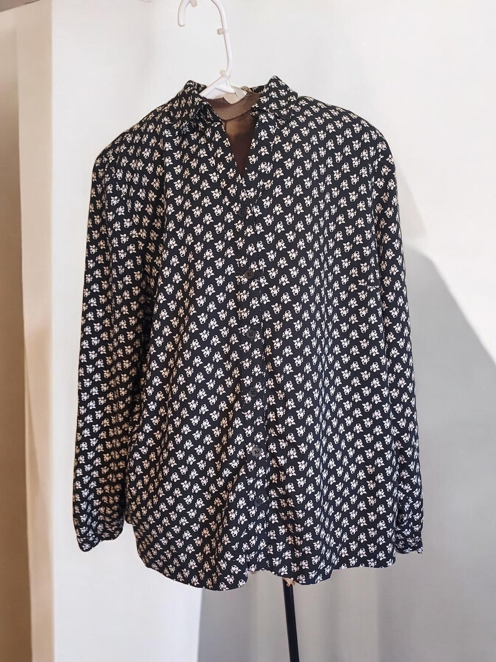 Croft & Barrow Womens Casual Black Button-Down Shirt with Cream Geo Print